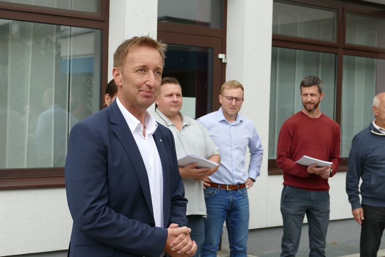 Leiter des Beruflichen Bildungszentrums Waldviertel bei einer kurzen Ansprache