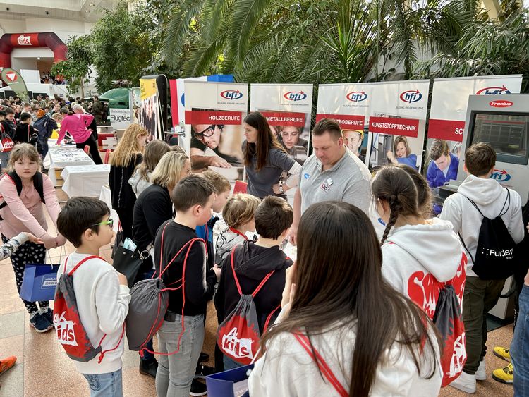 Das Team des JHAZ auf der AK Kids Messe in Vösendorf